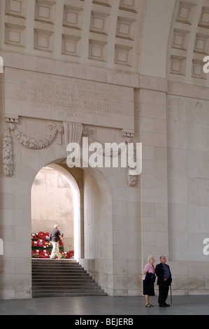 WW1 Porte de Menin mémorial aux disparus en commémoration des soldats britanniques et du Commonwealth de la Première Guerre mondiale, Ypres, Belgique Banque D'Images