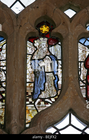 Détail d'un vitrail médiéval illustrant différents rois, l'église St Mary, Stody, Norfolk Banque D'Images