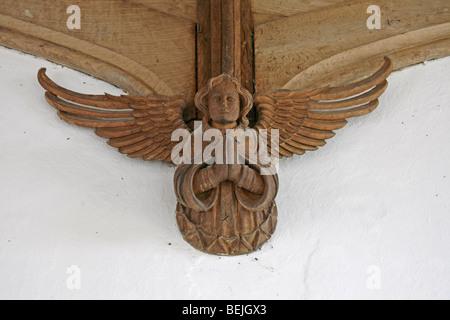 Ange en bois sculpté sous pavillon, patron de l'église St Mary, Stody, Norfolk Banque D'Images