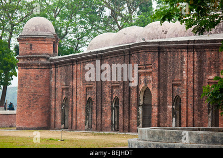 Mosquée Shait Gambuj ou soixante Dome mosquée de Khulna au Bangladesh Banque D'Images