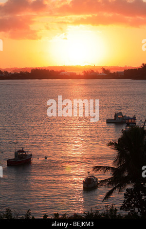 Coucher du soleil sur la rue Somerset Long Bay, île Somerset, les Bermudes, l'océan Atlantique, l'Amérique centrale Banque D'Images