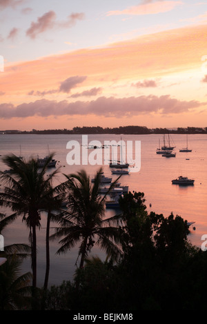 Coucher du soleil sur la rue Somerset Long Bay, île Somerset, les Bermudes, l'océan Atlantique, l'Amérique centrale Banque D'Images