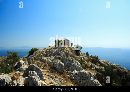 Chapelle de Saint Nicolas sur les Vs. Nikola crête, île de Hvar, Croatie Banque D'Images