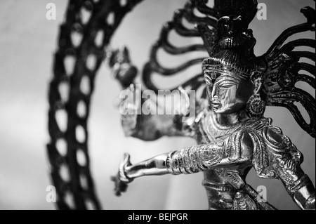 Statue du dieu Shiva dansant, Nataraja, dieu hindou, monochrome Banque D'Images