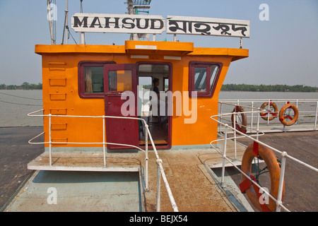 Timonerie sur haut de la fusée, pédalo sur le Brahmapoutre au Bangladesh Banque D'Images