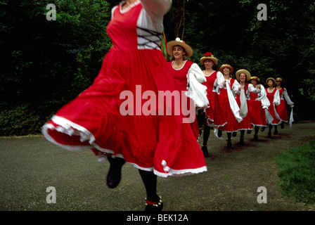 Burnaby, BC, en Colombie-Britannique, Canada - Femmes / Mesdames Tiddley Cove Morris Dancers dancing au Burnaby Village Museum Festival Banque D'Images