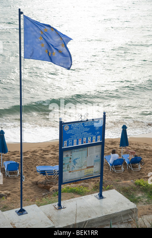 Ammes Beach Grèce Céphalonie - sable rouge et drapeau bleu Banque D'Images