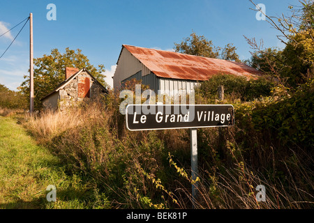 Le 'Grand Village' signe pour un petit village - Indre, France. Banque D'Images