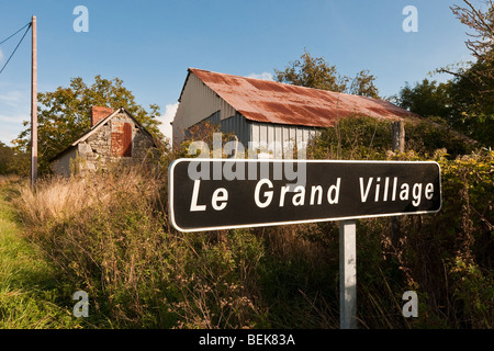 Le 'Grand Village' signe pour un petit village - Indre, France. Banque D'Images