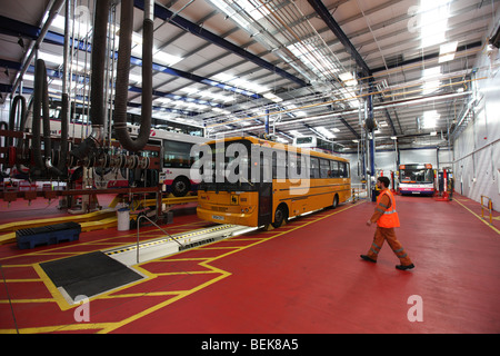 À l'intérieur de l'atelier à l'entreprise de transport premier dépôt de bus et le siège est à Aberdeen, Écosse, Royaume-Uni Banque D'Images