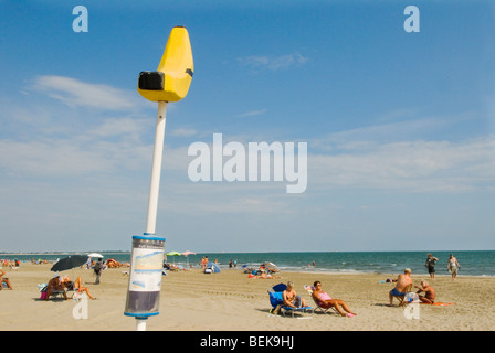 Venise Lido Italie la plage publique. Énorme panneau de banane permet aux gens de savoir où ils sont positionnés sur la plage 2000s 2009 HOMER SYKES Banque D'Images