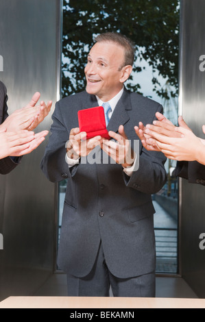 La réception d'affaires cadeau de ses collègues Banque D'Images