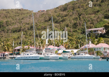 Amarré à la Marina de catamarans dans Soper's Hole, BVI Banque D'Images