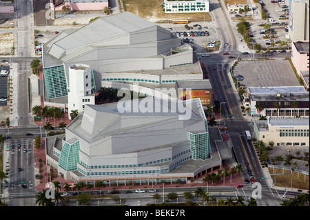 Adrienne Arsht au-dessus de l'antenne centre des arts d'Biscayne Boulevard du centre-ville de Miami, Floride, USA Banque D'Images