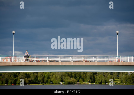 Circonscription de motards sur un pont , Finlande Banque D'Images