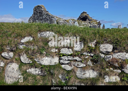 Mur cimetière pierres sèches colonisées par les plantes, Lough Derg, Péninsule de Beara, West Cork, Irlande Banque D'Images