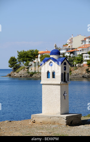 Sanctuaire grec religieuse donnant sur le golfe de Toroneos la Grèce du Nord Banque D'Images