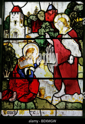 Le vitrail de la fenêtre de l'est All Saints Church, Shipdham, Norfolk représentant Jésus et Marie Madeleine Jardin de Gethsémani Banque D'Images