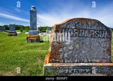 Portrait d'une pierre tombale dans un cimetière. L'île Hecla Hecla Village, parc provincial, Manitoba, Canada. Banque D'Images