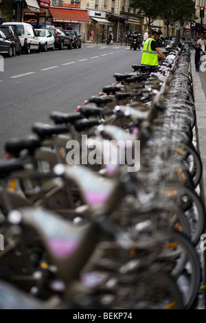 Rangée de vélos Velib' à Paris, France Banque D'Images