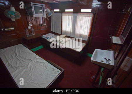 À l'intérieur de l'une des cabines sur la fusée Mahsud Pédalo au Bangladesh Banque D'Images