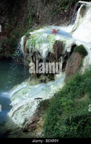 Eaux thermales de Bagni di Petriolo, Toscane, Italie Banque D'Images