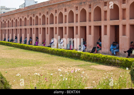 Les jeunes couples à l'intérieur de fort Lalbagh à Dhaka Bangladesh Banque D'Images