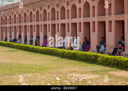 Les jeunes couples à l'intérieur de fort Lalbagh à Dhaka Bangladesh Banque D'Images