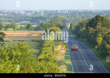 Avertissement signe de creux dans la route approchant Fulbourn, Cambridgeshire. Banque D'Images