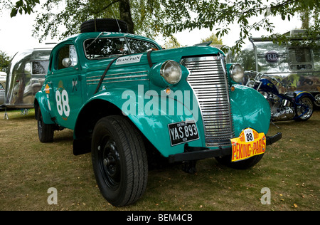 1938 Chevrolet Fangio coupé à l'affiche au Goodwood Revival meeting 2009, Sussex, UK. Banque D'Images