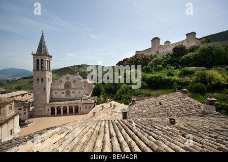 Spoleto, Ombrie, Italie, Cathédrale de Santa Maria Assunta et le château Banque D'Images