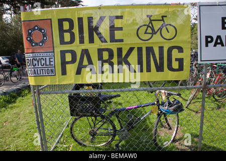 Vélo gratuit à l'inscription à peine strictement Bluegrass Festival de Golden Gate Park. San Francisco, California, USA Banque D'Images