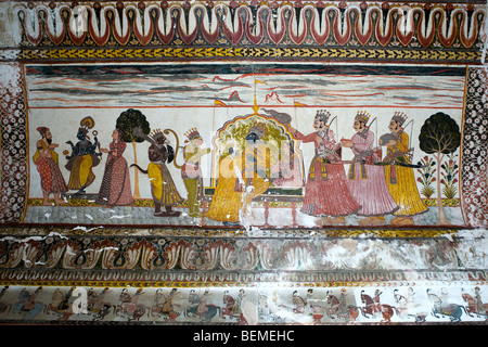 Peintures murales dans les chambres Royales, le Raja Mahal aka King's Palace, Orchha fort complexe, Inde Banque D'Images