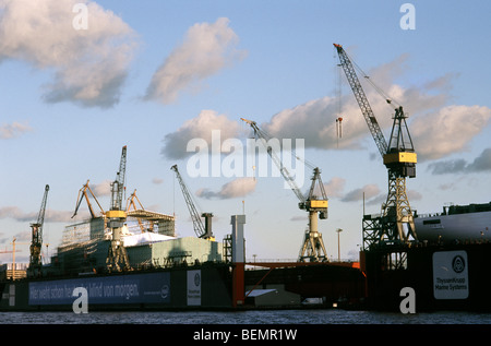 Oct 14, 2009 - Le nouveau yacht de Roman Abramovitch Eclipse est en construction à Blohm  + Voss dans le port allemand de Hambourg. Banque D'Images