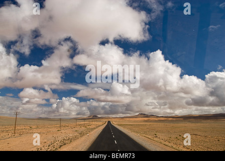 Route du désert de Namib, fenêtre creux Nautkluft National Park, Namibie, Afrique. Banque D'Images