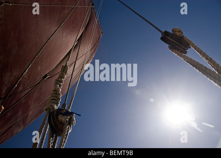 Parties d'un bateau à voile sur la côte Atlantique de la Namibie, l'Afrique. Banque D'Images