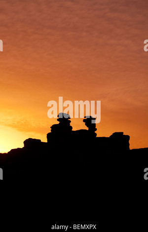 L'Rock formations silhouette dans Atuel Canyon au coucher du soleil, San Rafael, dans la province de Mendoza, Argentine Banque D'Images