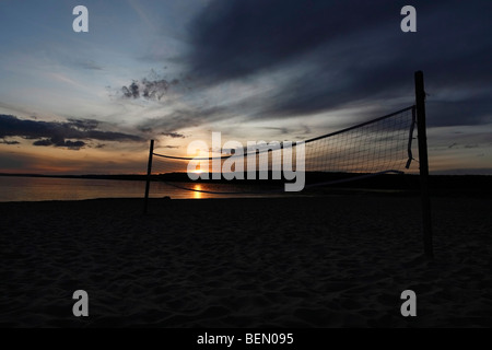 Ciels sombres et orageux avec coucher de soleil orange sur le lac supérieur dans le Michigan mi Pictures images photos Grande haute résolution horizontale aux États-Unis haute résolution US haute résolution Banque D'Images