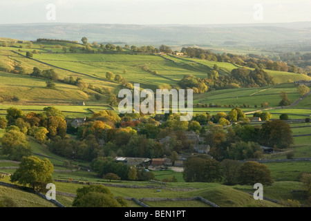 Le village de Malham et Malhamdale, dans le Yorkshire Dales National Park, North Yorkshire UK Banque D'Images