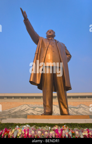 Statue en bronze de l'ancien Président Kim Il-Sung, Pyongyang, Corée du Nord Banque D'Images