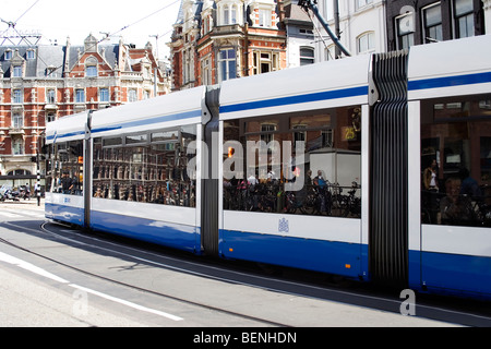 Un tramway à Amsterdam Pays-Bas Banque D'Images