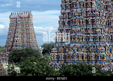 Les tours du sud et de l'Ouest Temple Meenakshi de Madurai Tamil Nadu Inde Banque D'Images