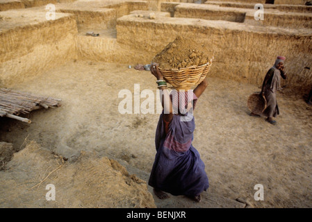 Les travailleuses migrantes construction worker New Delhi Inde Banque D'Images