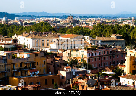 Vue sur les toits de Rome prises à partir du point de vue panoramique du Gianicolo Banque D'Images