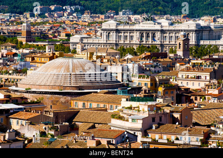 Vue sur les toits de Rome à partir de prises de vue panoramique le Vittoriano. Banque D'Images