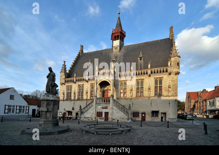 Statue de Jacob van Maerlant devant la mairie à Damme, Flandre occidentale, Belgique Banque D'Images