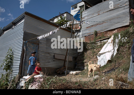 GUATEMALA El Paraiso II dans la Zona 18 de la ville de Guatemala, l'un des plus dangereux de la capitale des bidonvilles. Banque D'Images