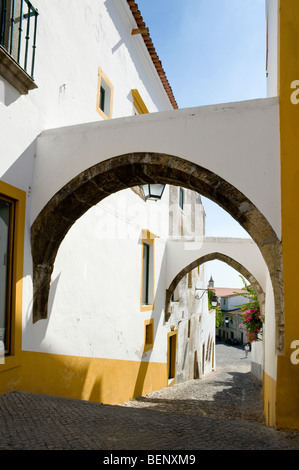 Le Portugal, l'Alentejo, Evora, rue de la vieille ville Banque D'Images