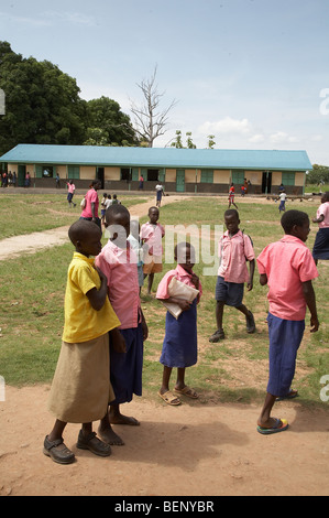 Soudan du Sud l'école primaire Lutaya, construit et financé par le Service jésuite aux réfugiés depuis 2005, Yei. Banque D'Images