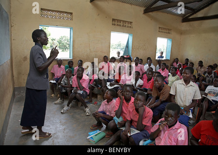 Soudan du Sud l'école primaire Lutaya, construit et financé par le Service jésuite aux réfugiés depuis 2005, Yei. Banque D'Images